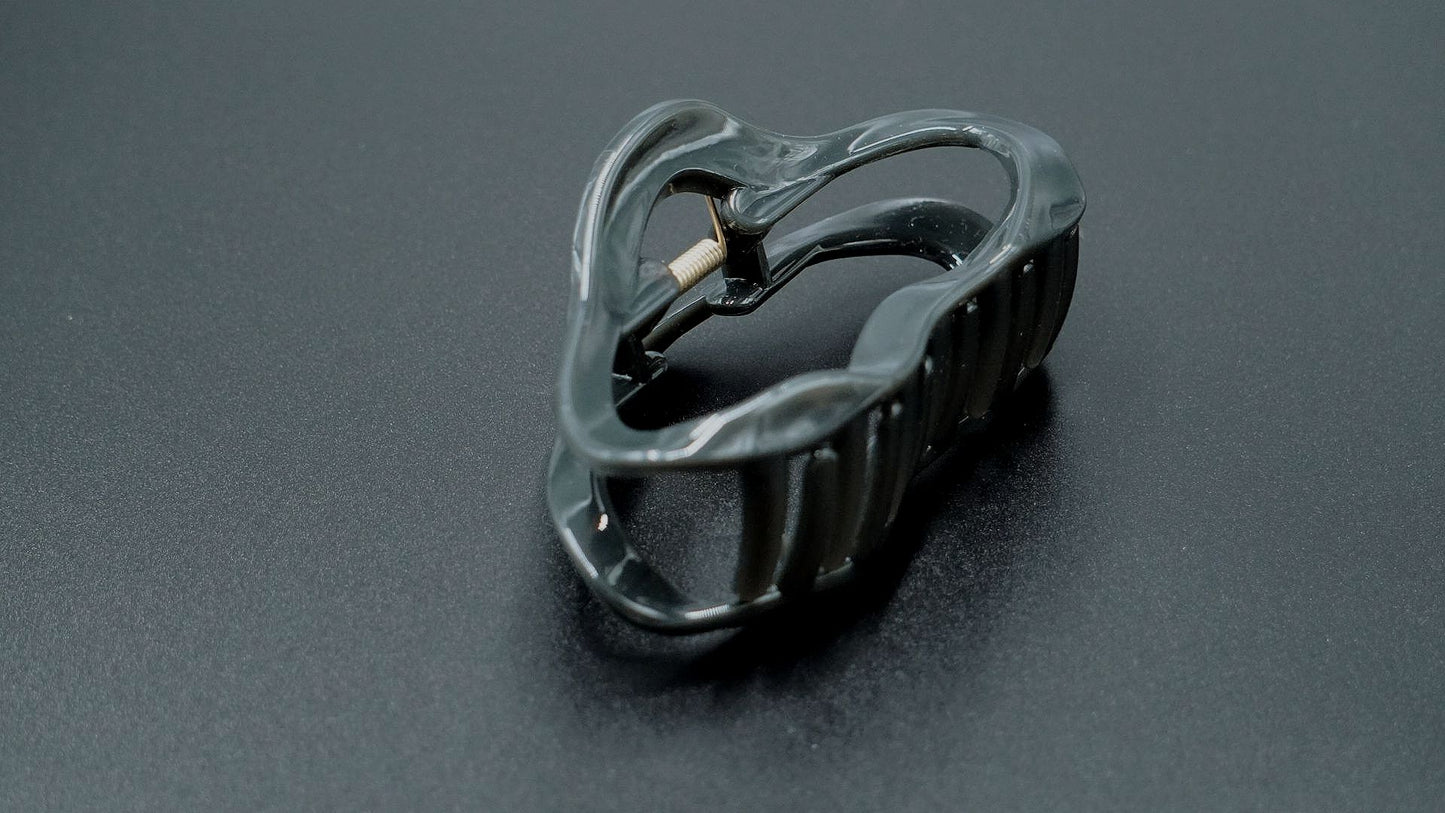 Hair Clip – Gentle Grip, Smooth Finish, Crown Care